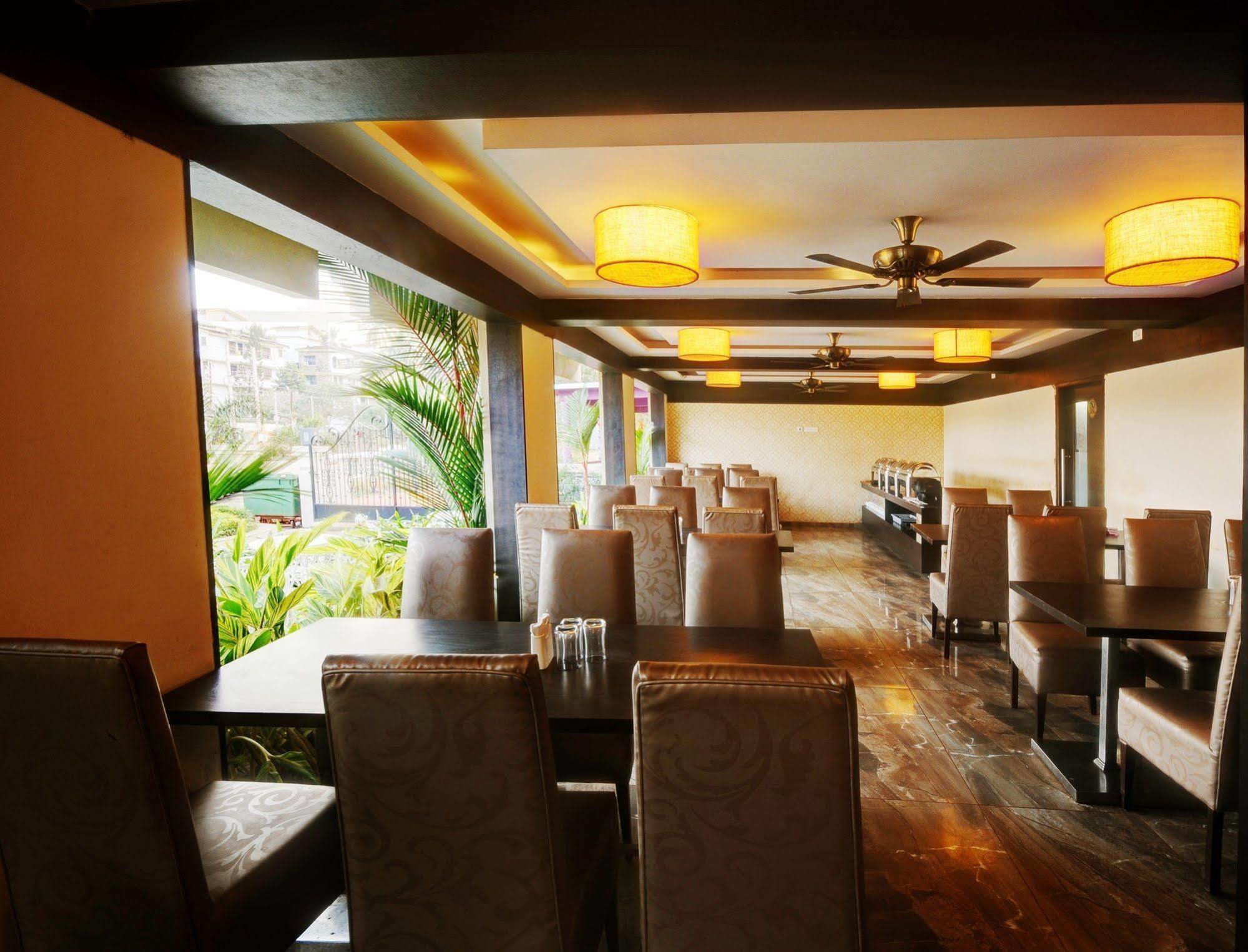 Resort De Crossroads Calangute Luaran gambar